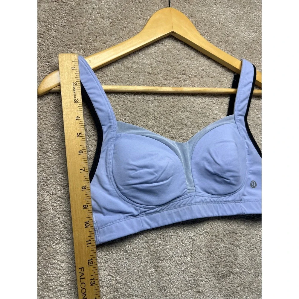 Lululemon Athletica Sports Bra Women's Size 32C Built-in Support Athletic Sporty